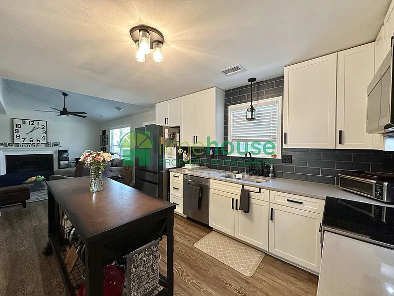 1112 Seabright Ct — Photo 9