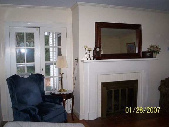 LR, fireplace
