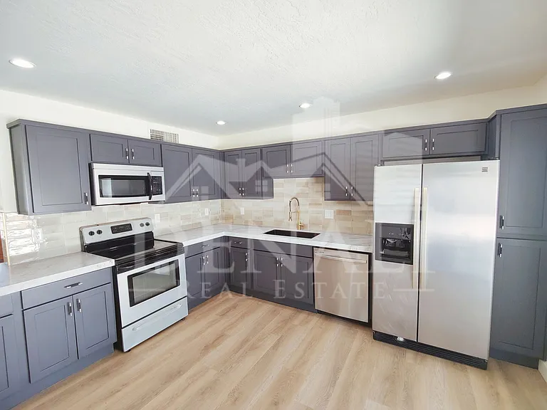 7321 E Coronado Rd — Photo 4
