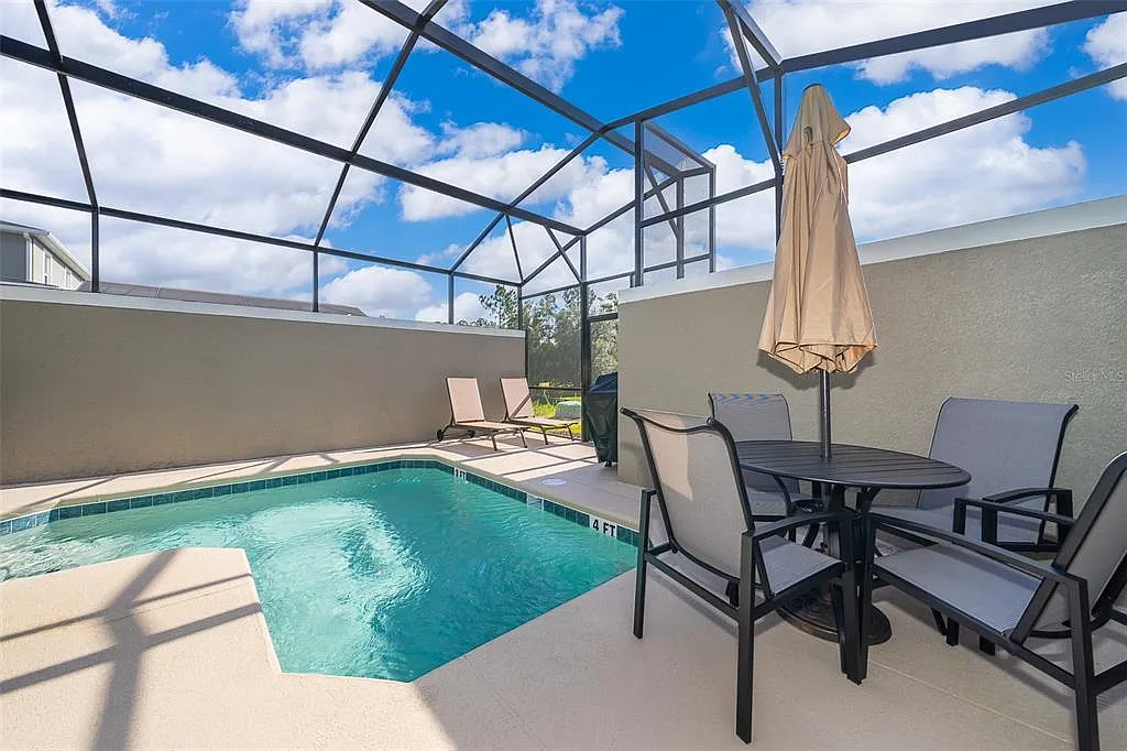 5 bed, 4.0 bath, 2168 sqft, $3,200 — Photo 2