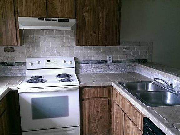 2nd image of 10039 Lake Oak Cir