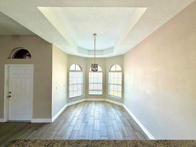 340 Palm Breezes Dr — Photo 11