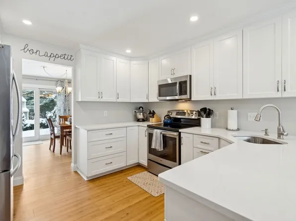 36 Pemberton St #B, Walpole, MA 02081