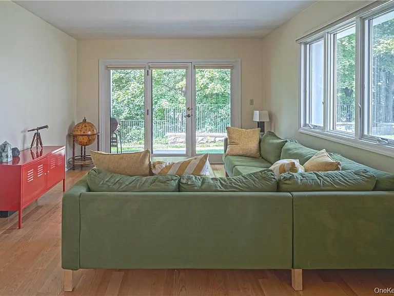 16 Hudson Point Ln — Photo 8