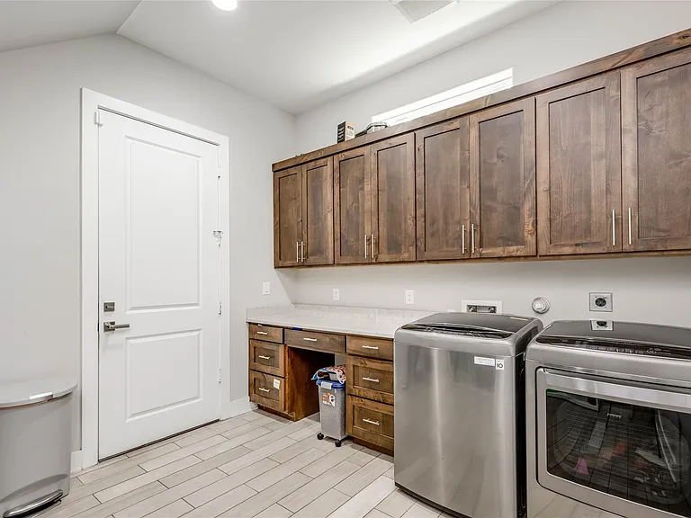 2113 Glendale Pl — Photo 35