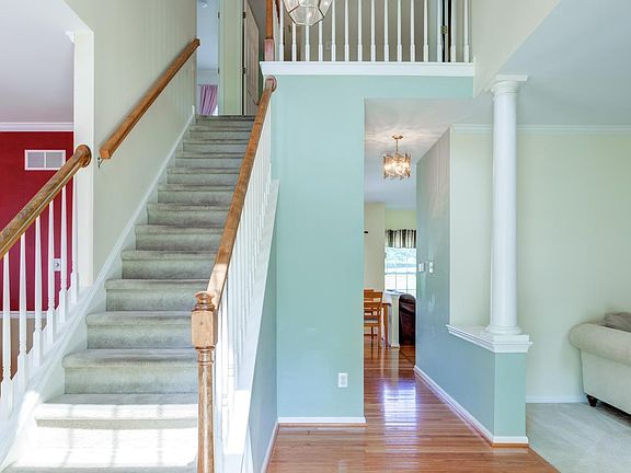 3rd image of 303 Crescent Ct