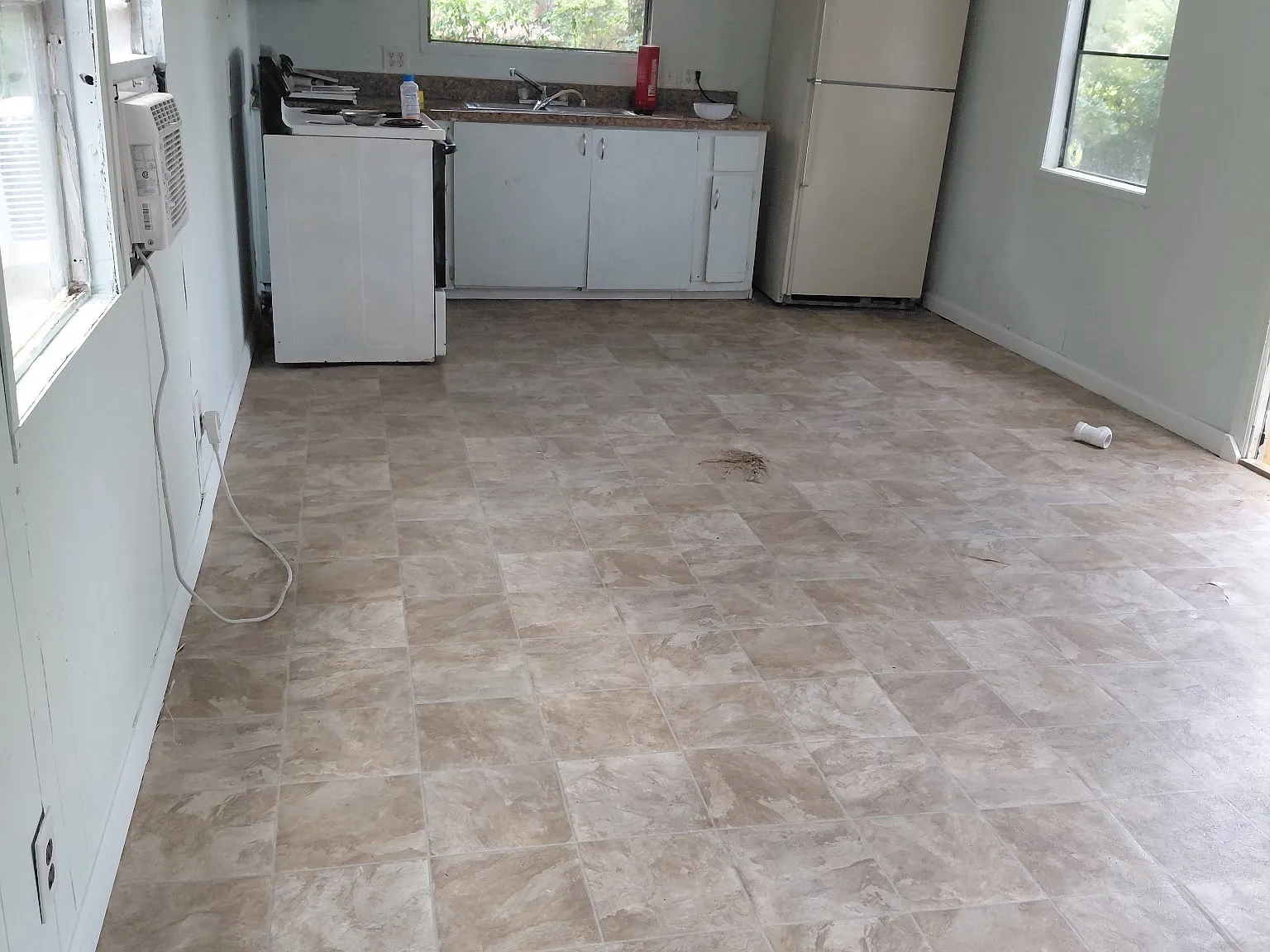 3 bed, 1000 sqft, $850 — Photo 2
