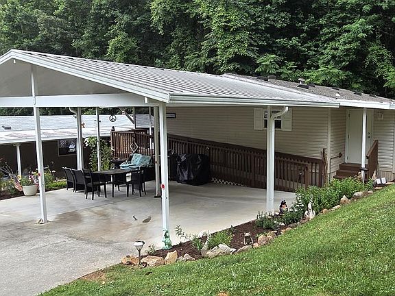 2nd image of 210 Country Woods Dr