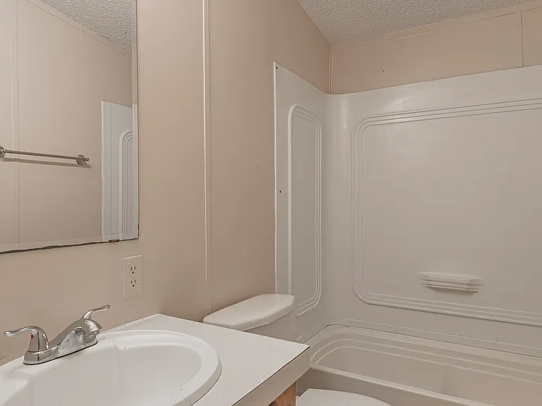 1323 Avenue E — Photo 19