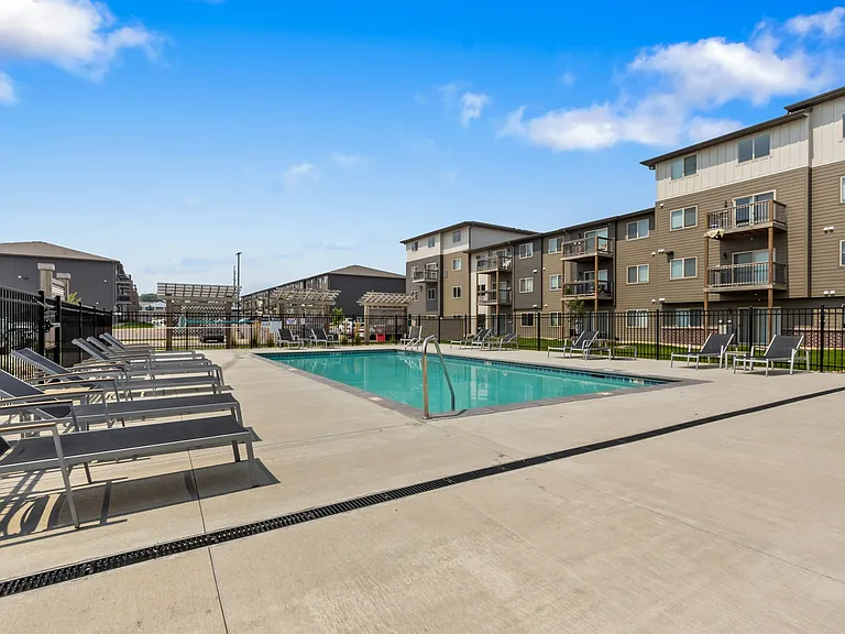 The Overture on Cliff — Photo 39