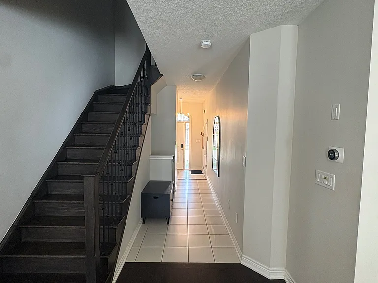 7 Sonoma Valley Cres — Photo 3