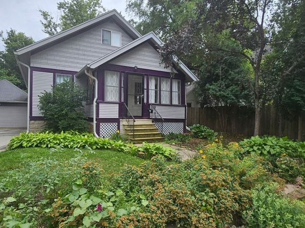 228 8th Ave SE
