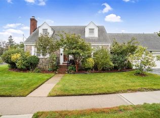 104 Sylvia Ln, New Hyde Park, NY 11040