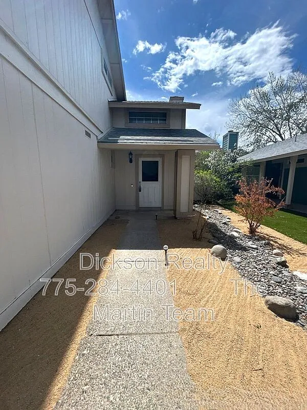 3 bed, 2.0 bath, 1464 sqft, $2,450 — Photo 2