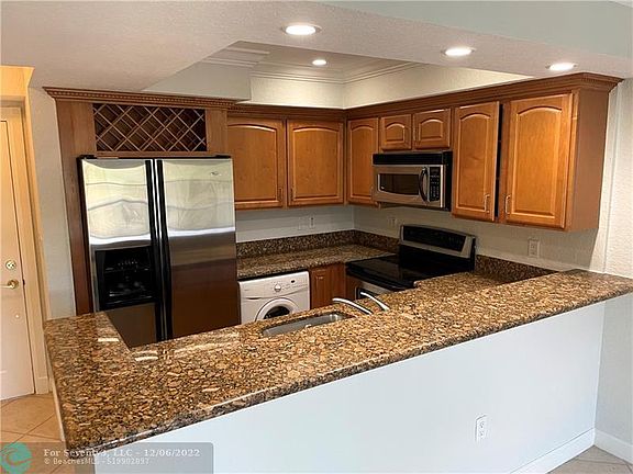 4th image of 150 NE 15th Ave APT 355