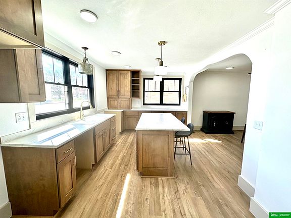 3rd image of 418 Main St