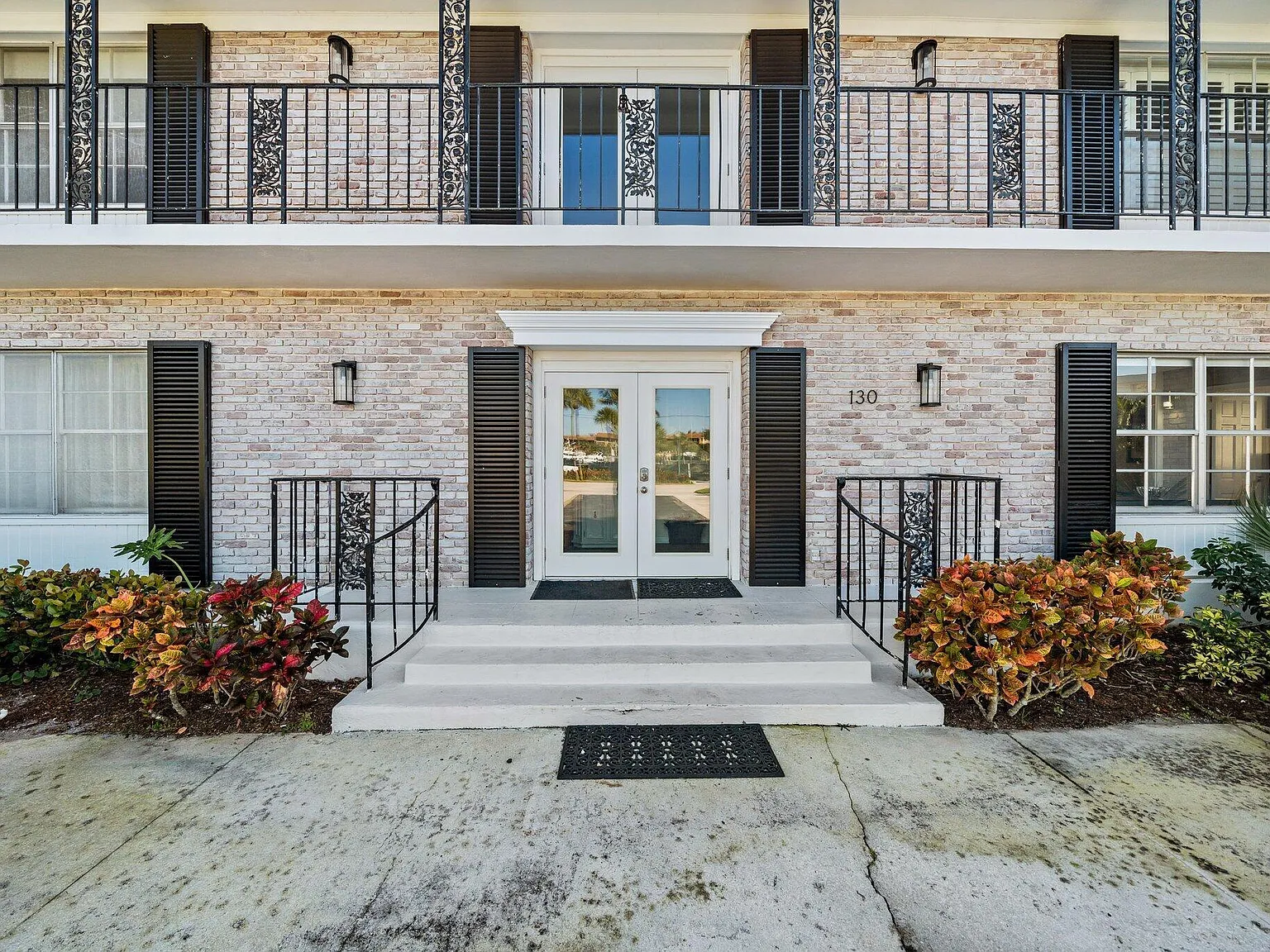 2 bed, 2.0 bath, 1608 sqft, $3,800 — Photo 2