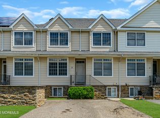 25 Rockefeller Dr, Lakewood, NJ 08701