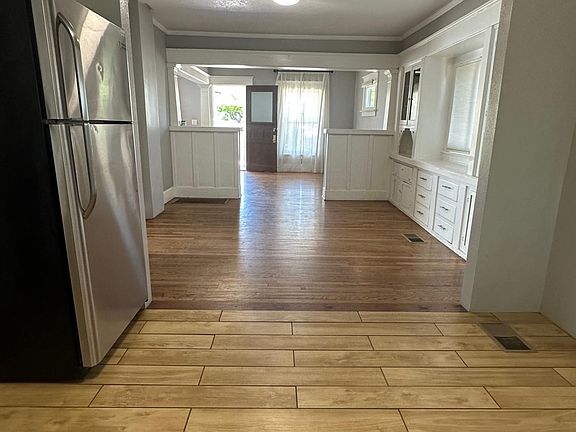 3rd image of 2281 Irving Ave