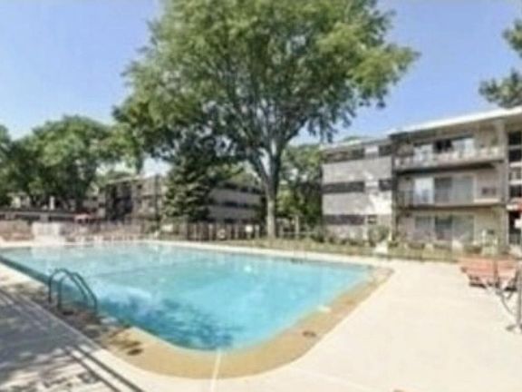 4th image of 905 8th Ave APT 2