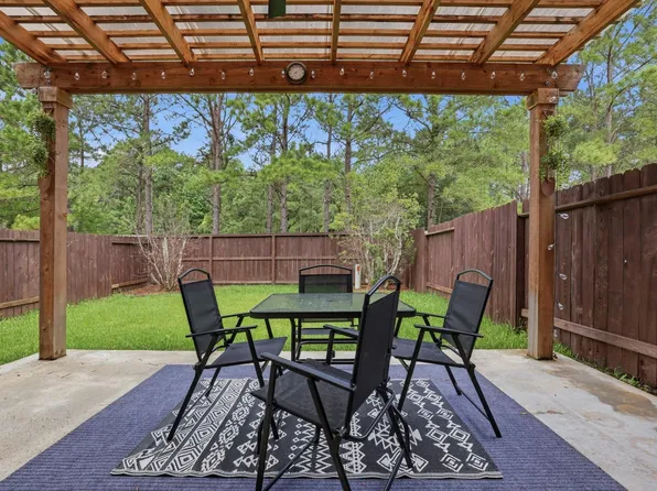 323 Bloomhill Pl, Magnolia, TX 77354