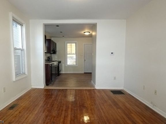 4th image of 506 S Jefferson St #2