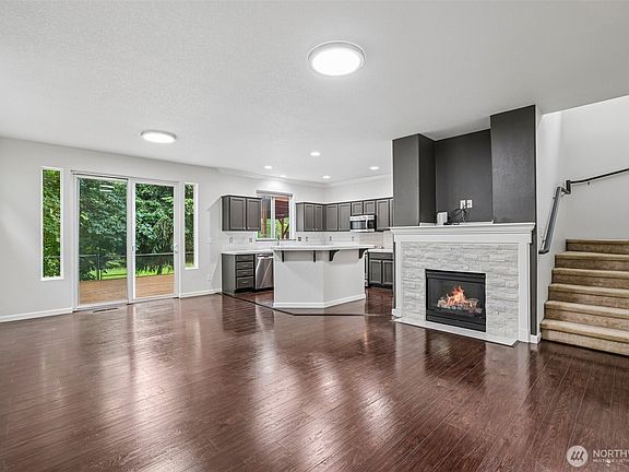 5th image of 4304 NE 57th Place