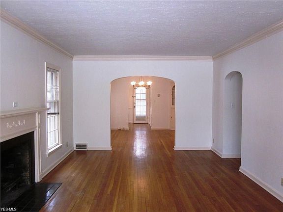 2nd image of 3673 Lynnfield Rd Unit 1