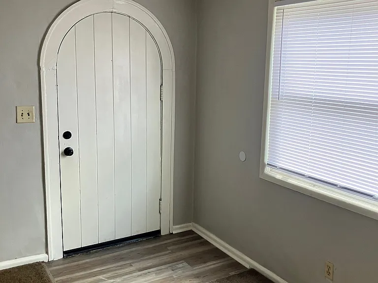 802 N Riley Ave — Photo 6