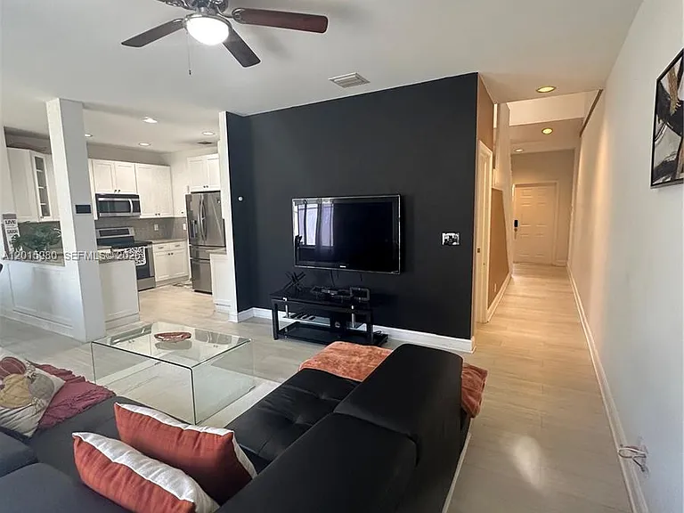 5402 Pointe Villa Dr #B — Photo 7