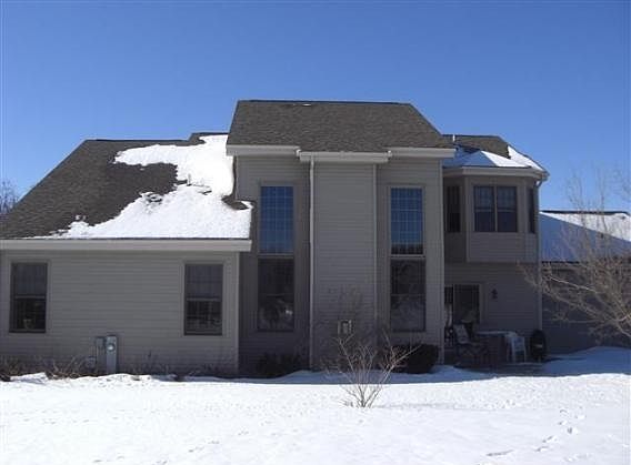 3rd image of 942 Basswood Ave