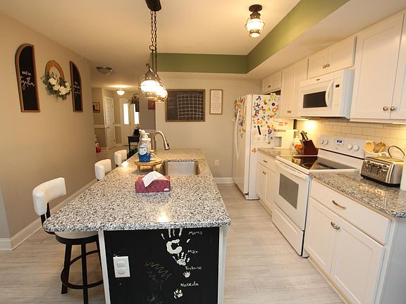 5th image of 115 Caitlins Way