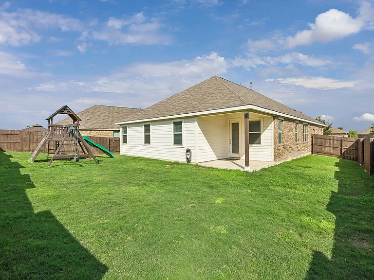 232 Natchez Dr — Photo 2