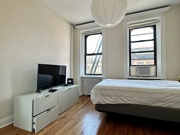 3rd image of 50 Carmine St APT 12
