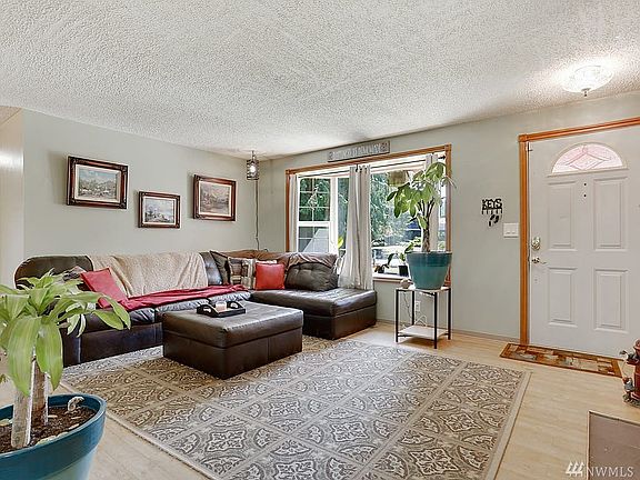 5th image of 4904 33rd Ct SE