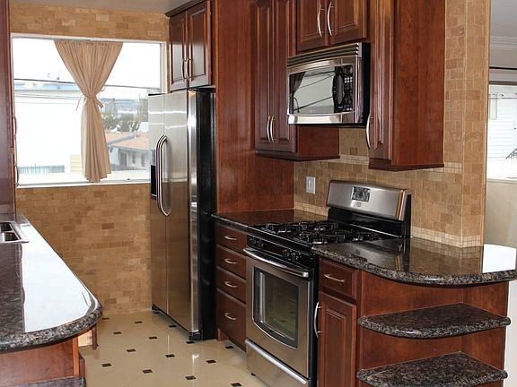 3rd image of 1259 N Ardmore Ave APT 306