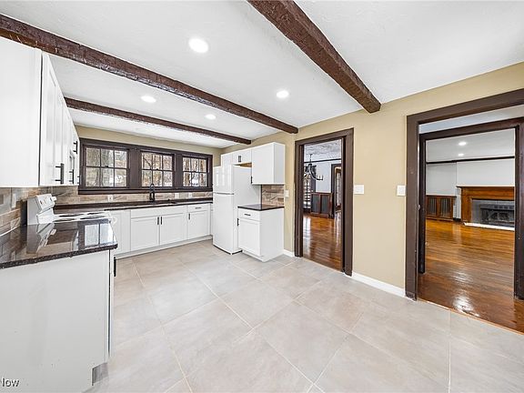 4th image of 19051 Upper Valley Dr