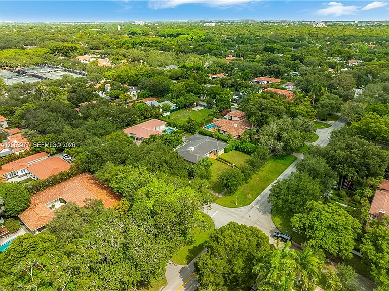 2514 E Granada Blvd — Photo 50