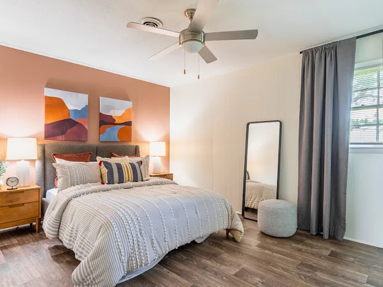 Newly Renovated 2 bed 1.5 bath-Villas at North Point and South Point Apartments