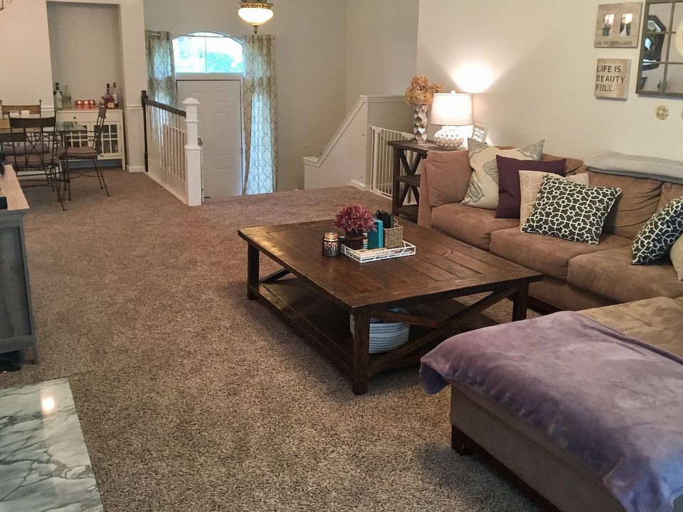Vaulted Ceiling in Living rm