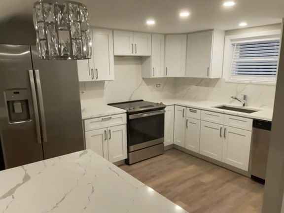 3rd image of 1135 N Northwest Hwy #1