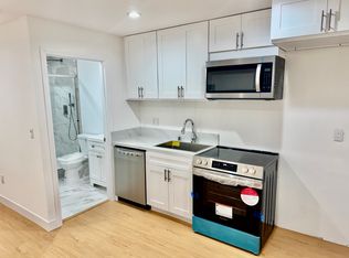 5735 Woodman Ave #100, Van Nuys, CA 91401