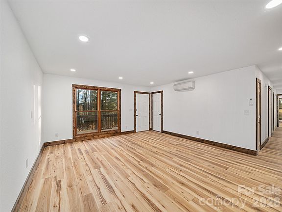 4th image of 139 Church St