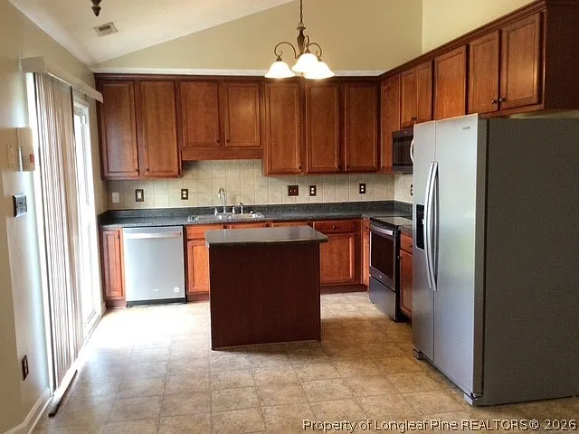3 bed, 2.0 bath, 1630 sqft, $1,875 — Photo 4