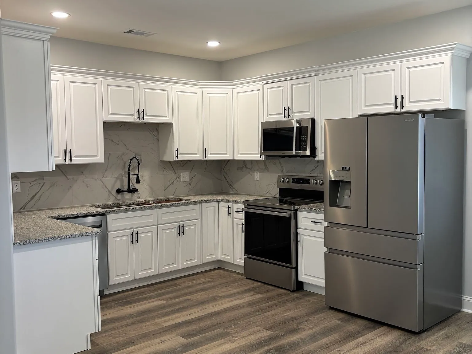 3 bed, 1300 sqft, $2,200 — Photo 4