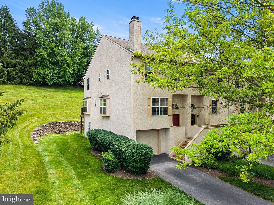 1st image of 822 Brettingham Ct #909