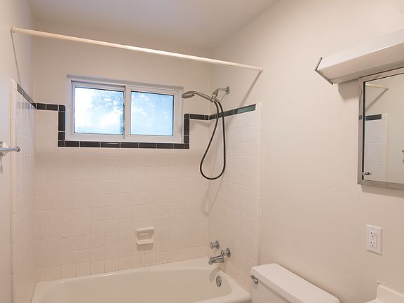5th image of 1724 Dora Ave