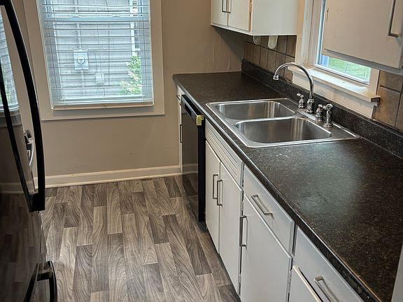 3rd image of 7525 Wyandotte St