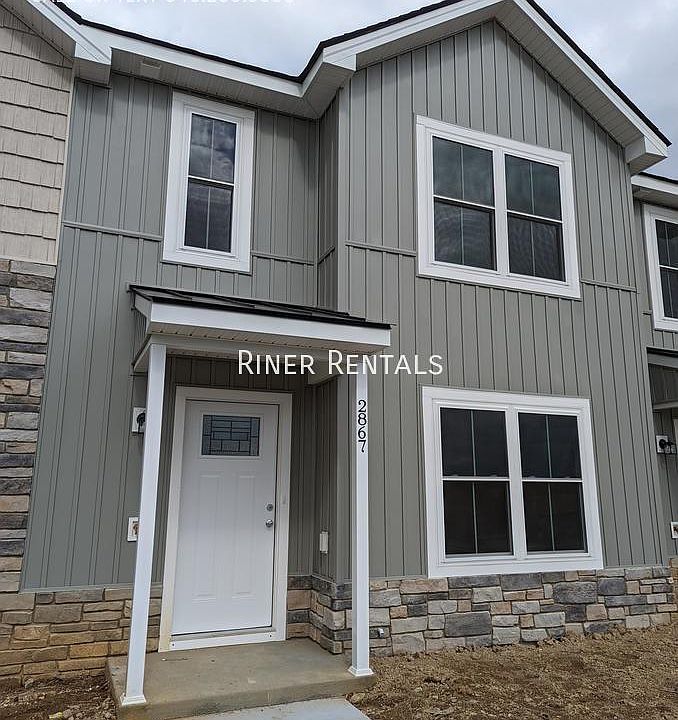 1st image of 2867 Locust Hill Dr