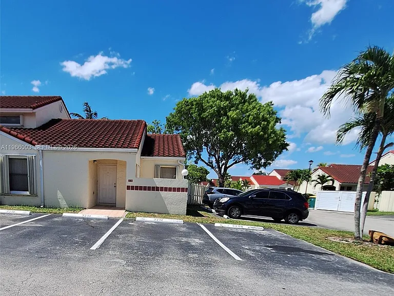 3214 San Remo Cir — Photo 2